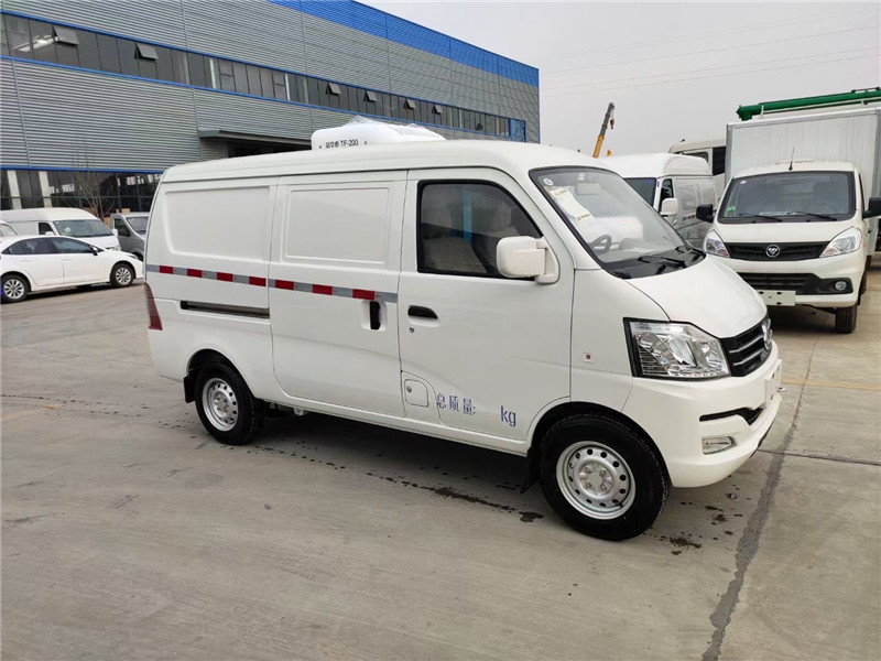 國六 重慶長安V3面包冷藏車