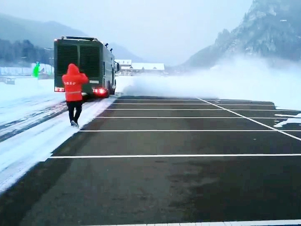 熱吹式除雪車 強(qiáng)力吹雪車